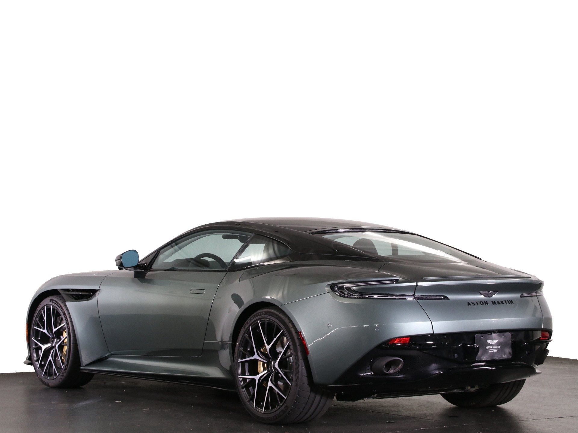 2025 Aston Martin DB12 photo 2