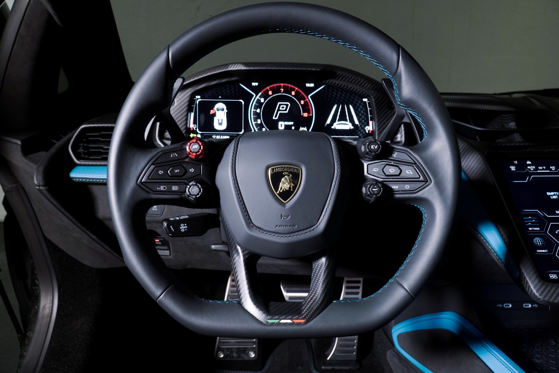 2025 Lamborghini Revuelto photo 11