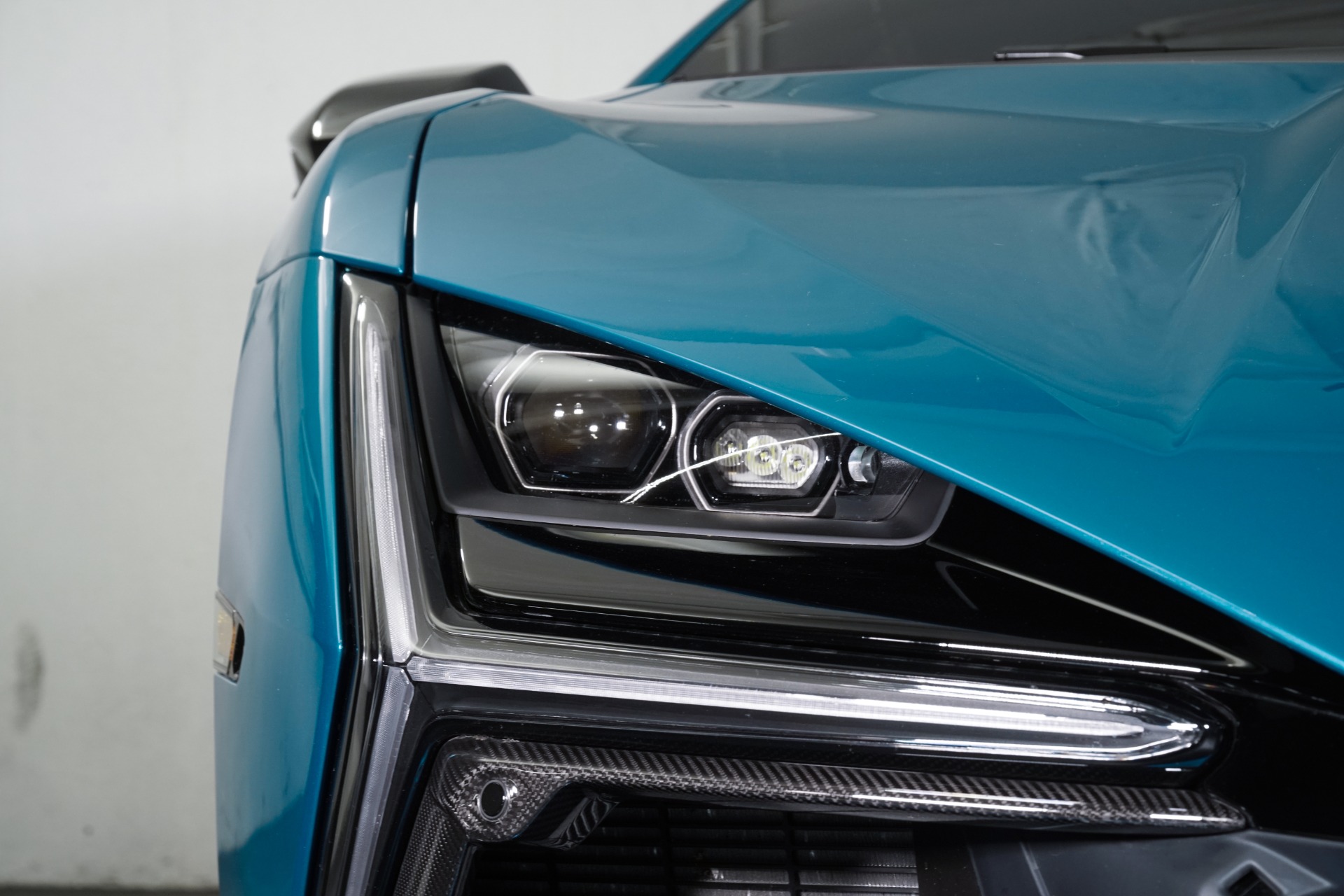 2025 Lamborghini Revuelto photo 15