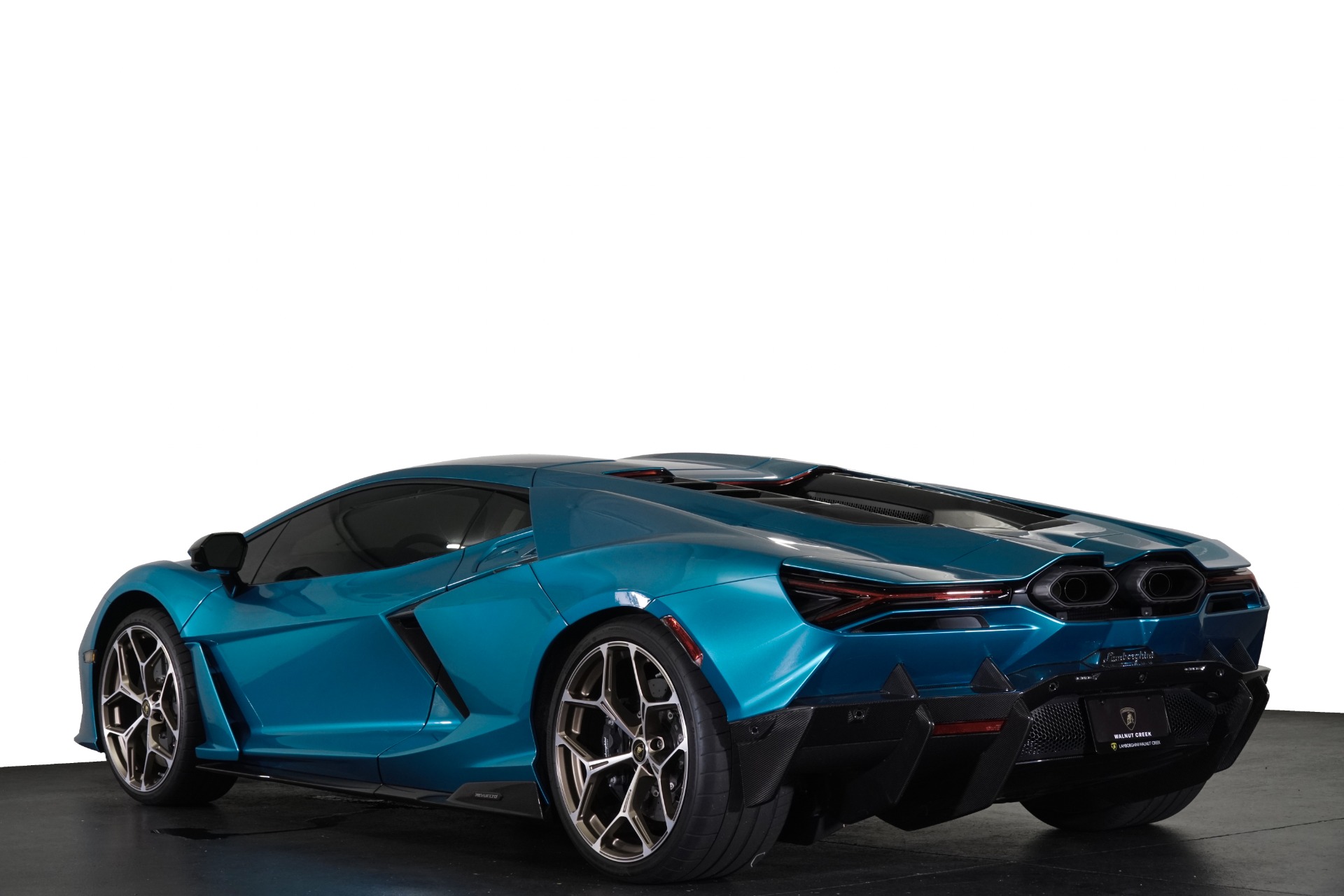 2025 Lamborghini Revuelto photo 2
