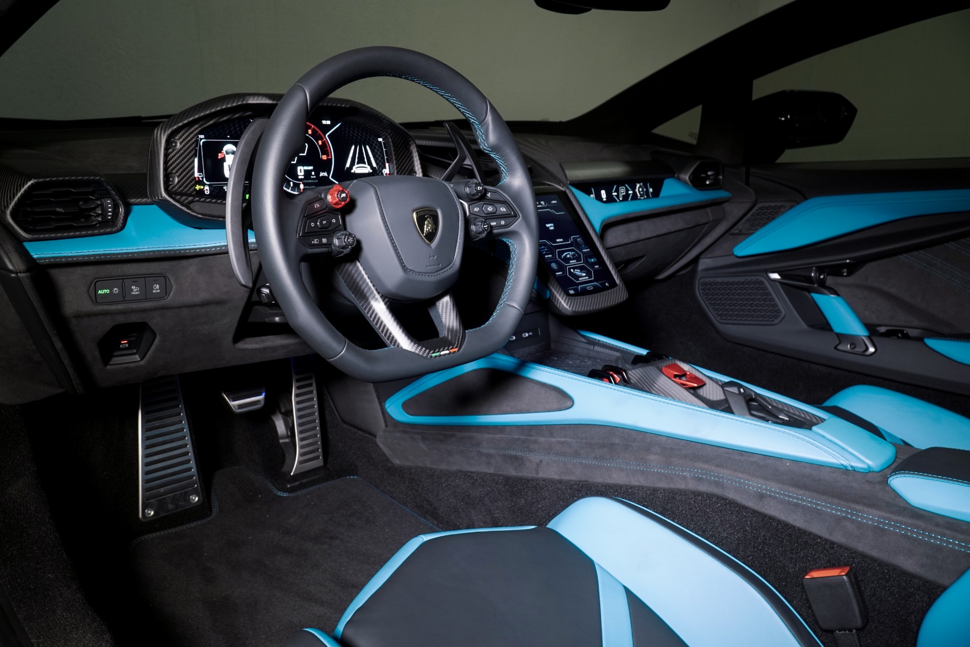 2025 Lamborghini Revuelto photo 3