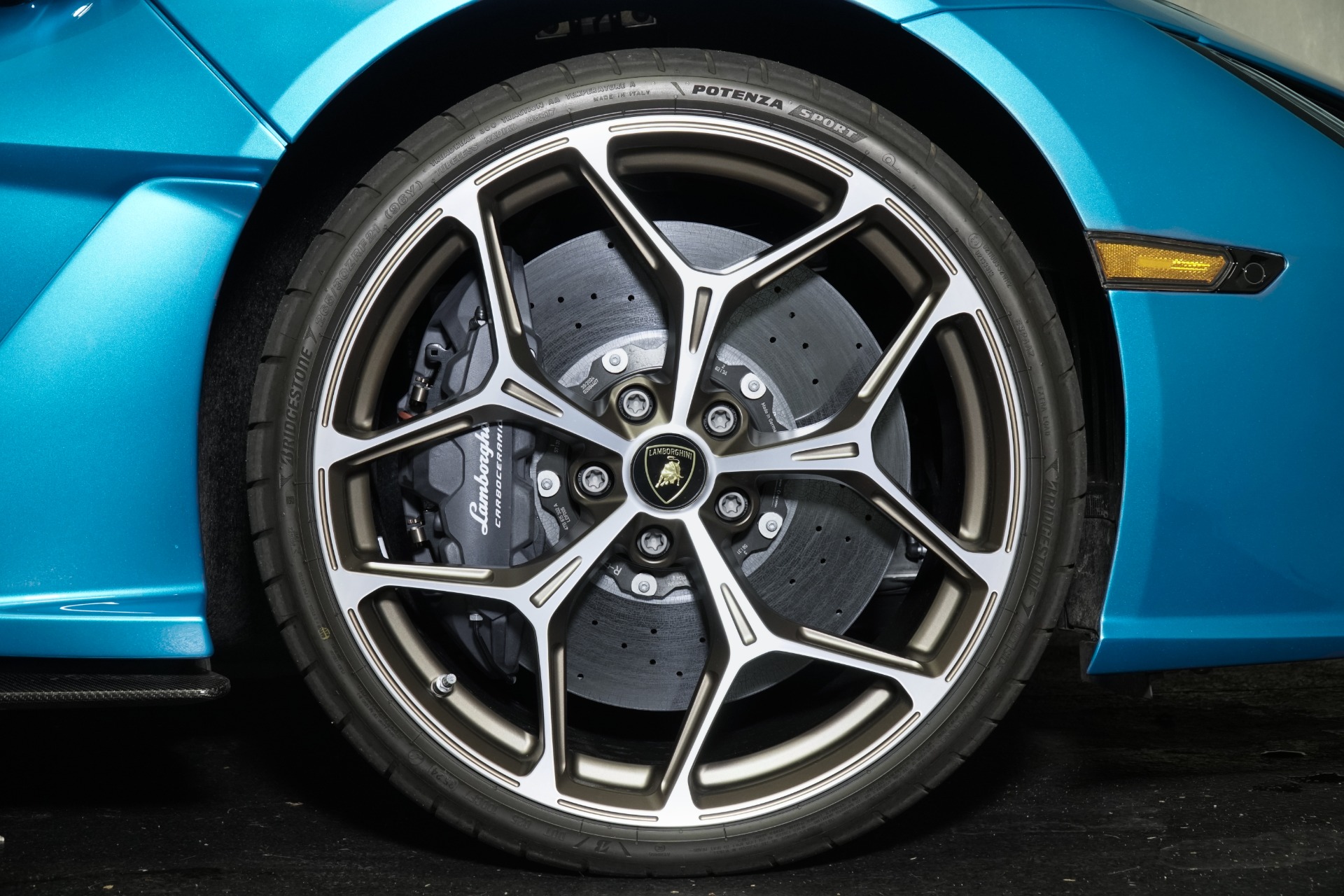 2025 Lamborghini Revuelto photo 4