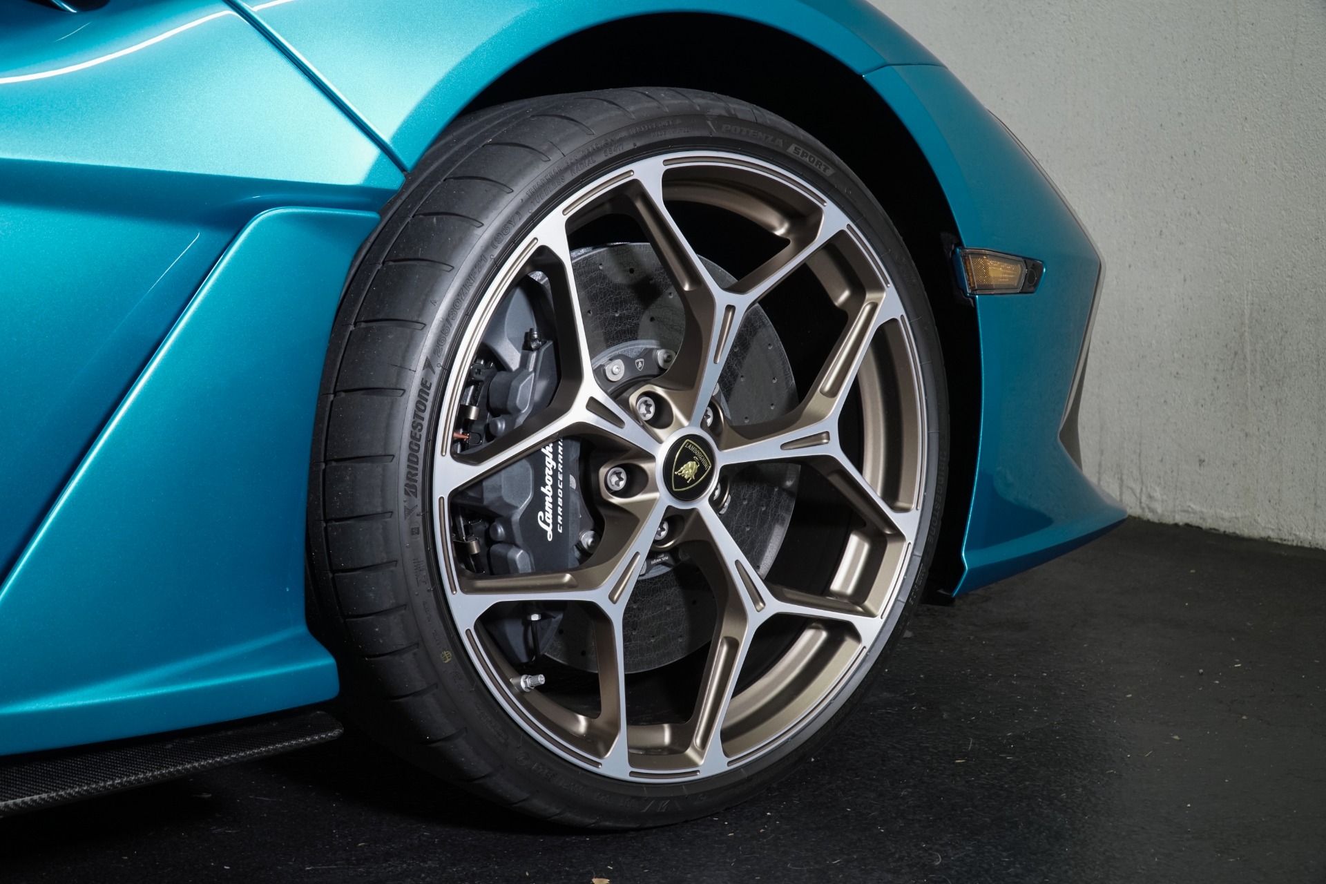 2025 Lamborghini Revuelto photo 9