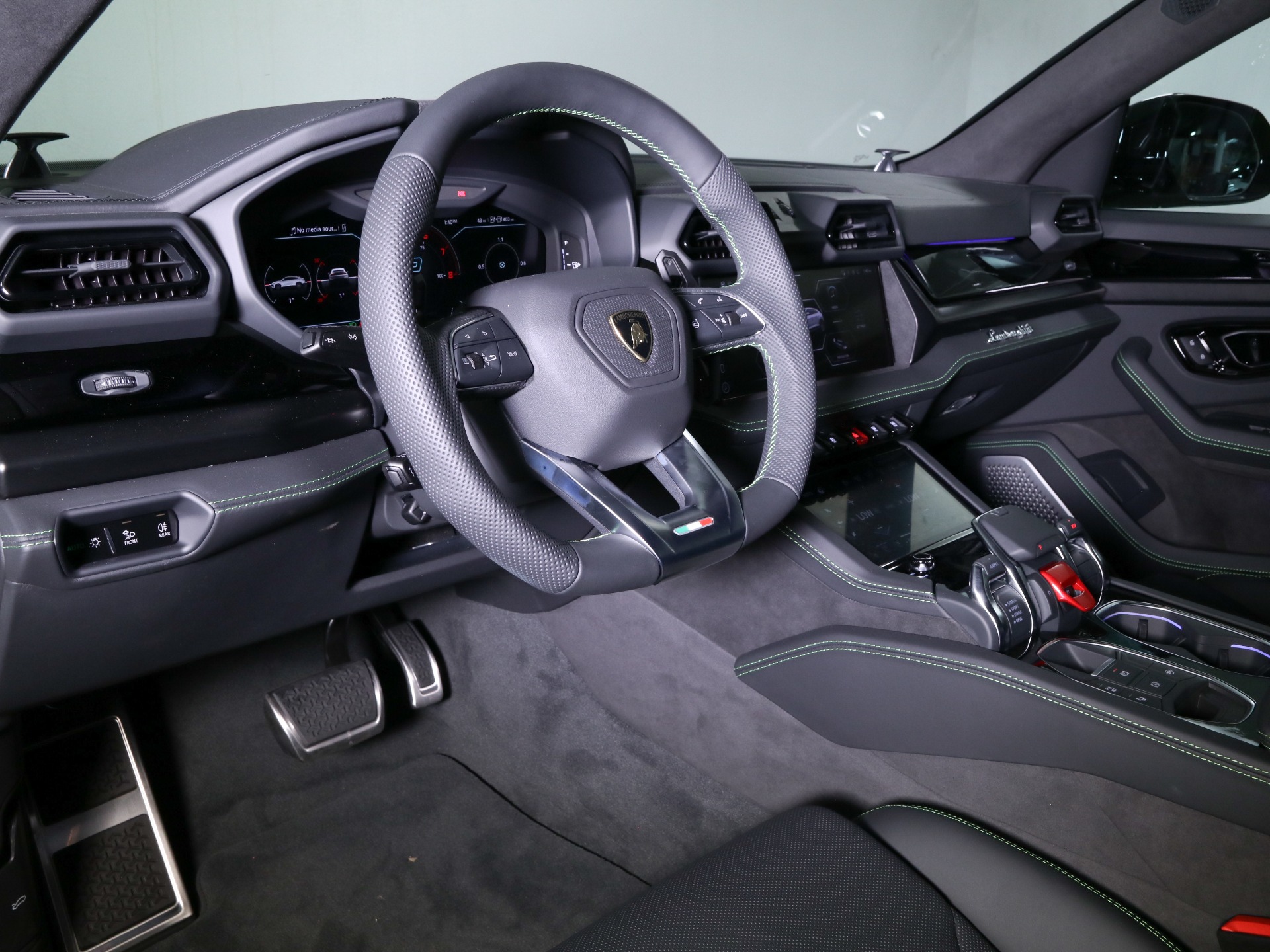 2025 Lamborghini Urus SE photo 10