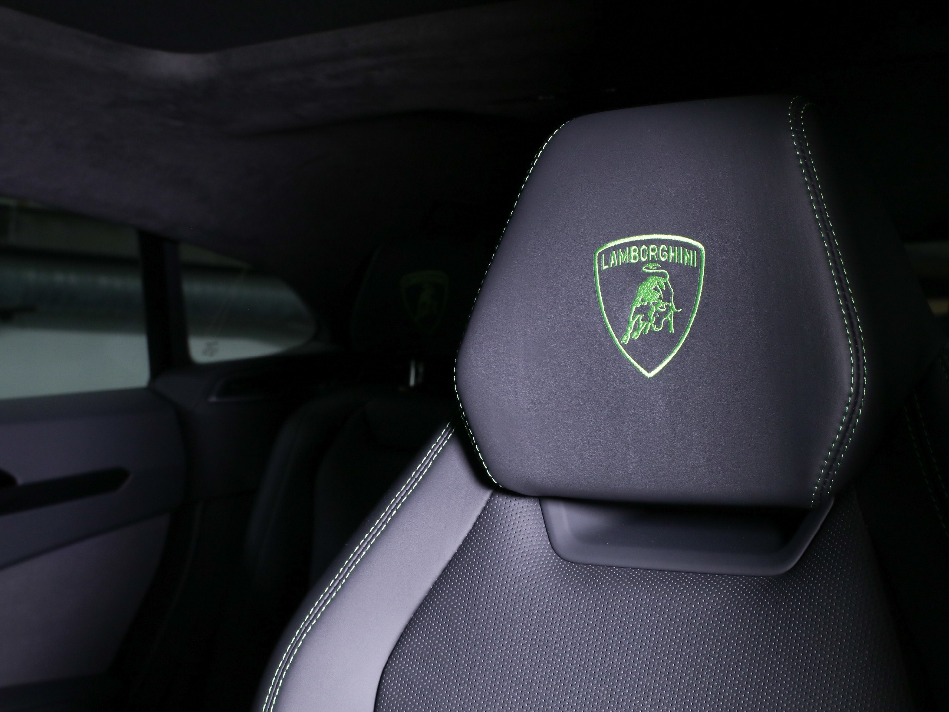 2025 Lamborghini Urus SE photo 12