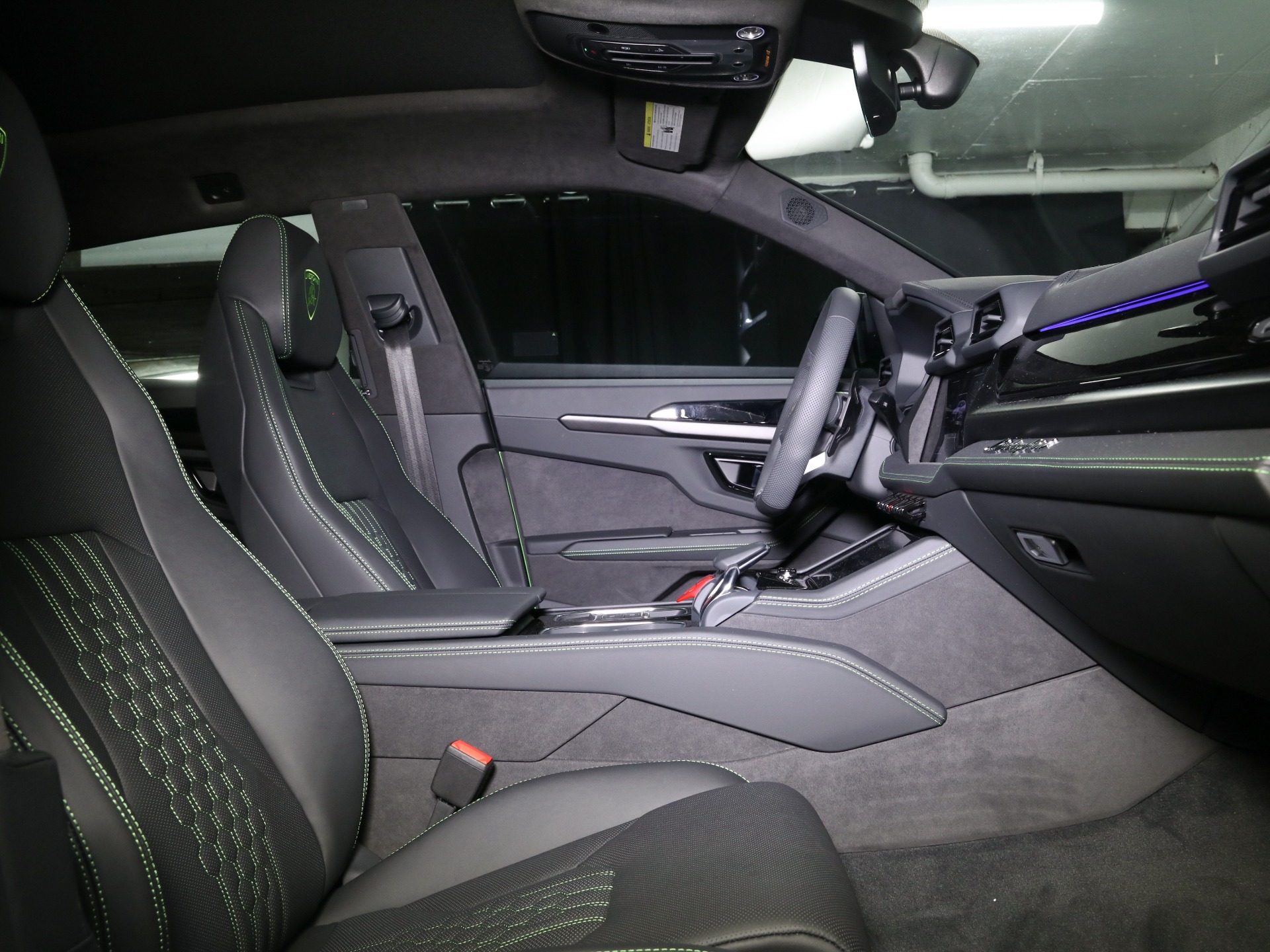 2025 Lamborghini Urus SE photo 18