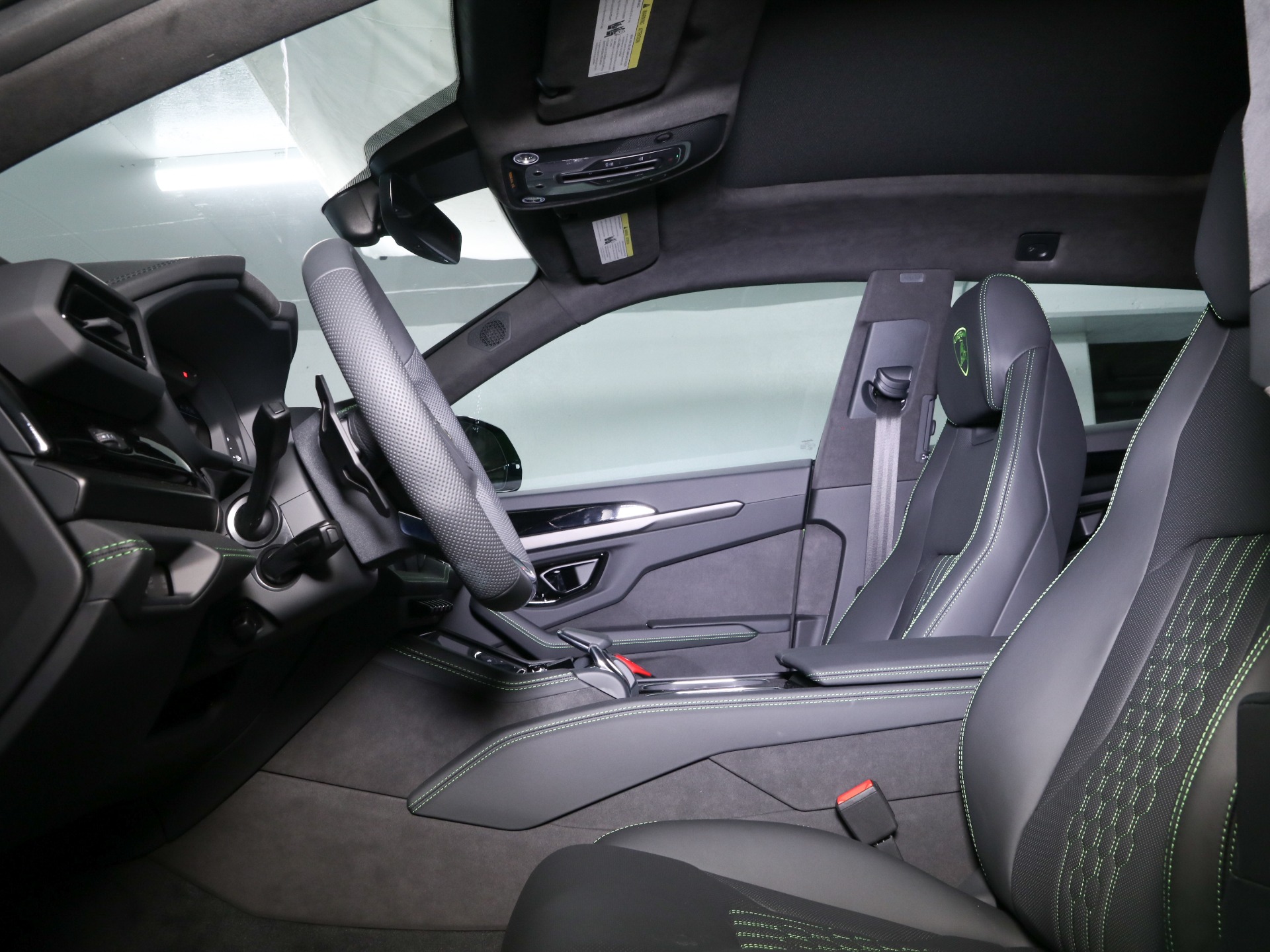 2025 Lamborghini Urus SE photo 23