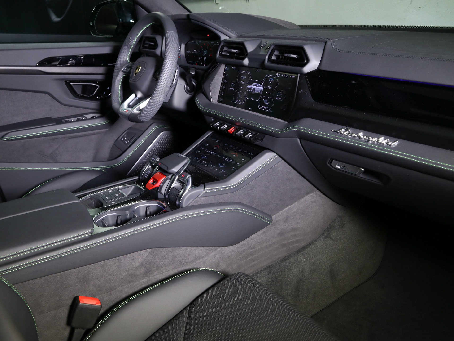 2025 Lamborghini Urus SE photo 24