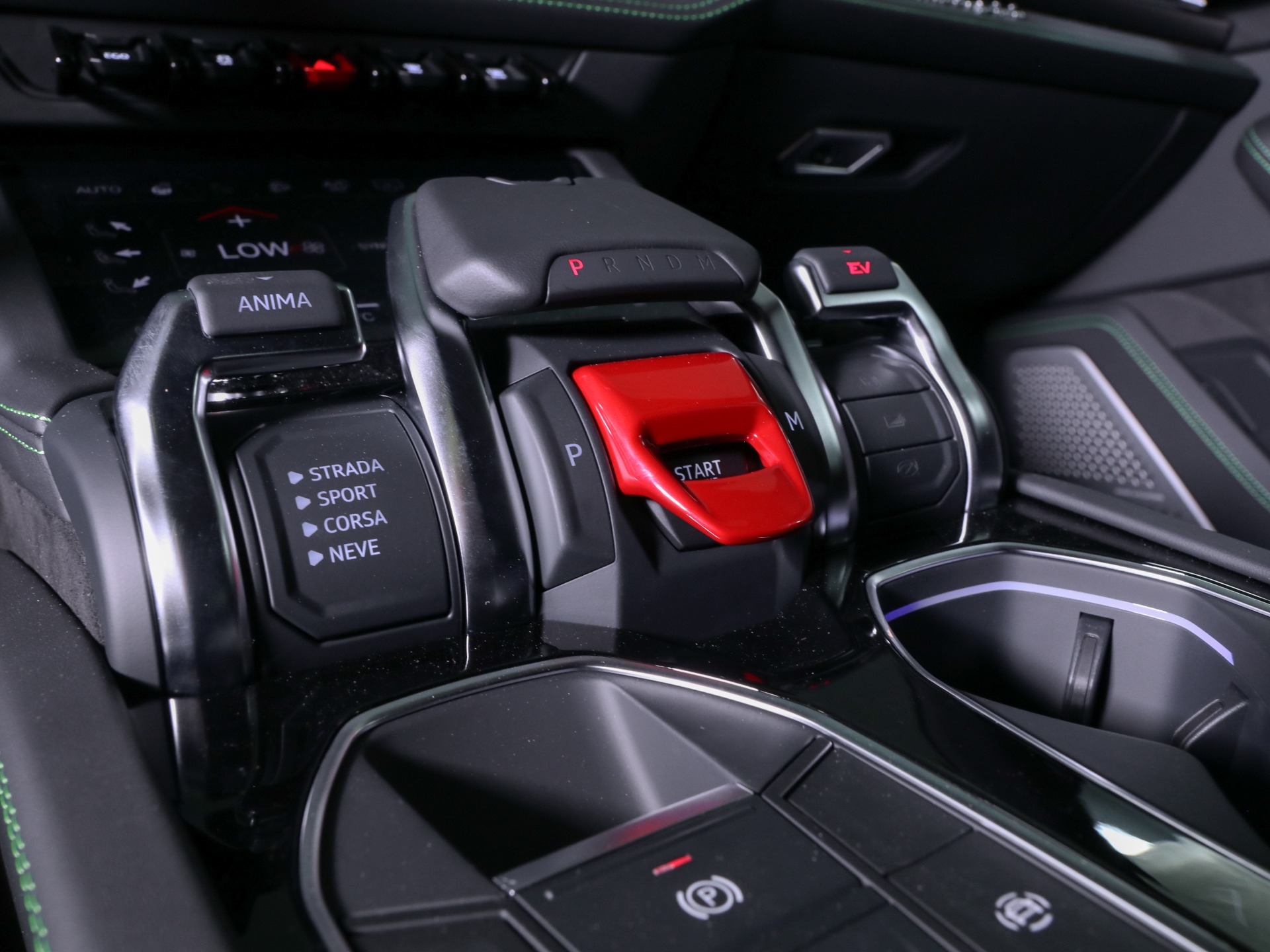2025 Lamborghini Urus SE photo 25