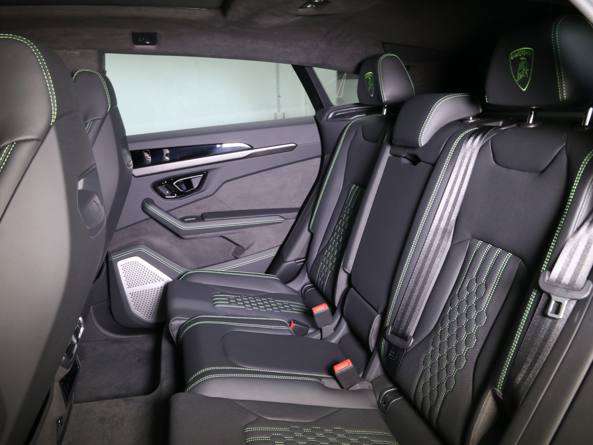 2025 Lamborghini Urus SE photo 29