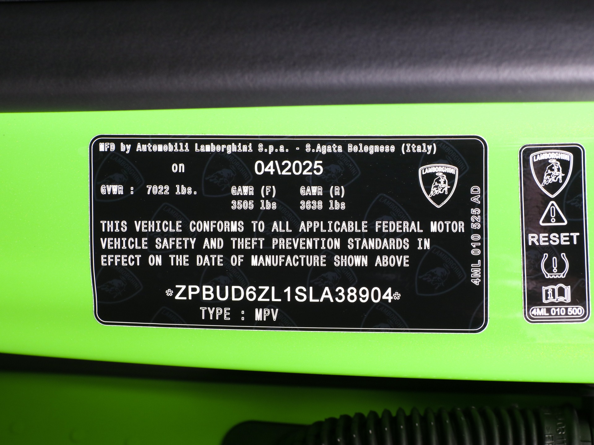 2025 Lamborghini Urus SE photo 30