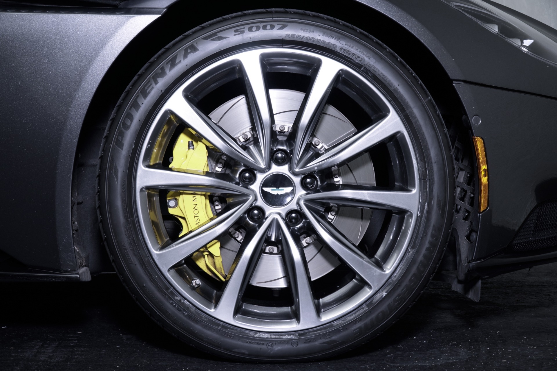 2019 Aston Martin DB11 AM5 photo 4