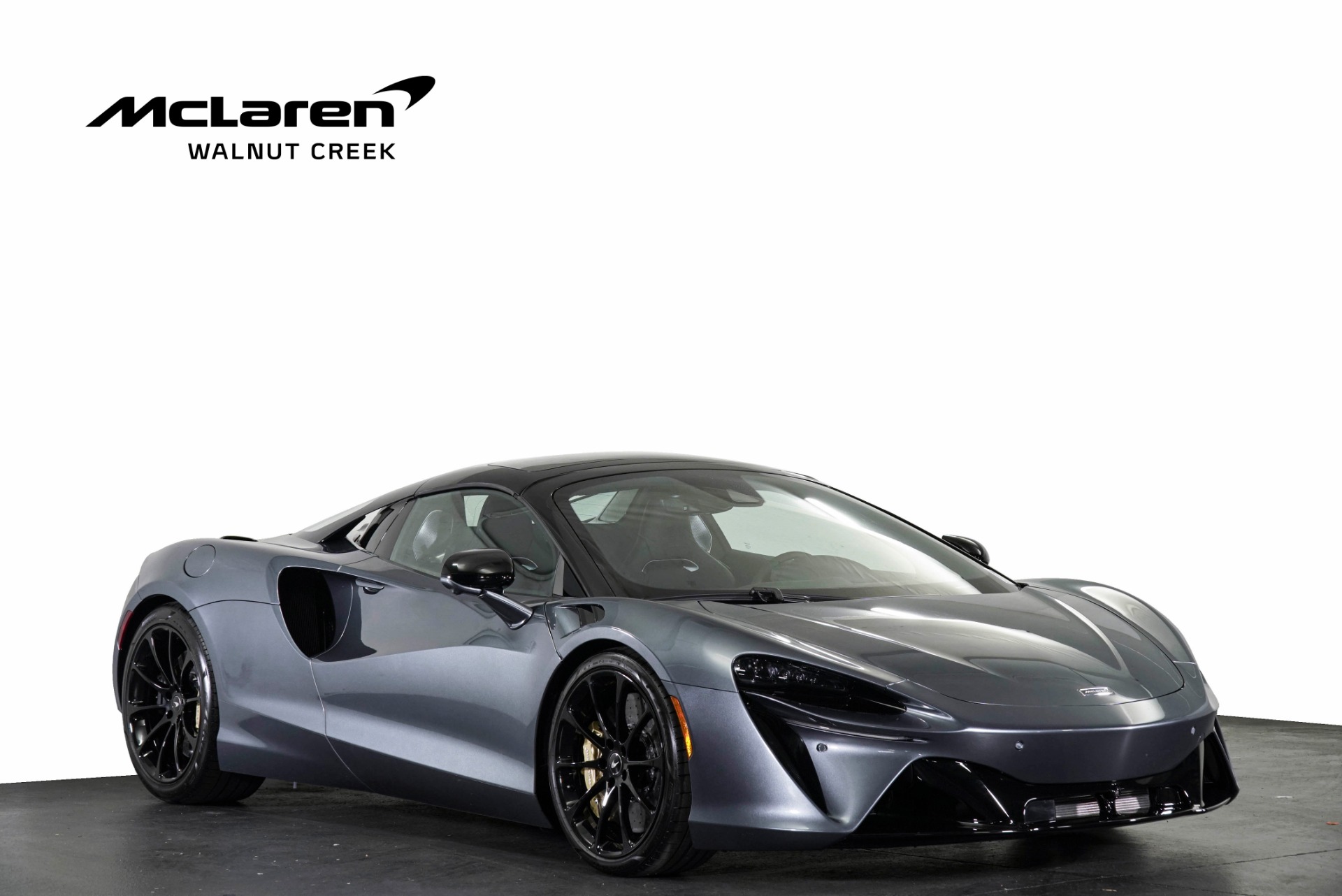 2026 McLaren Artura's photo