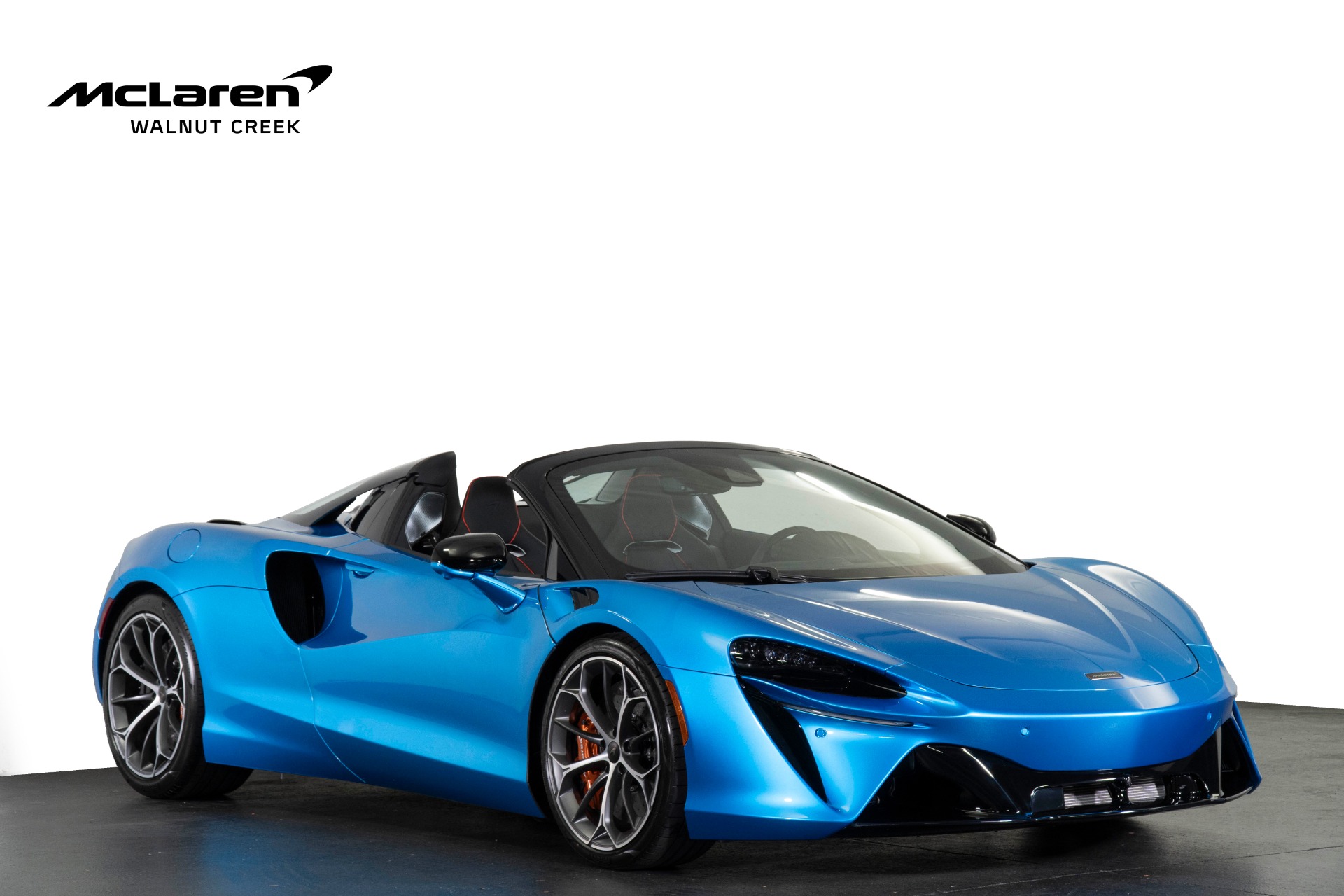 2026 McLaren Artura's photo