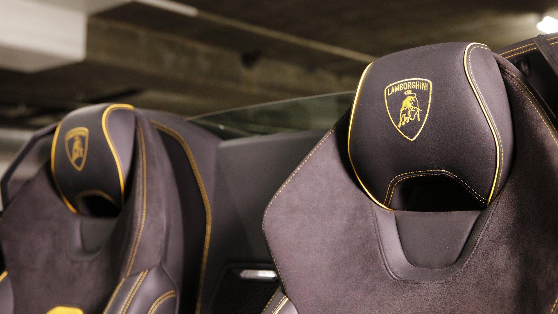 View 2020 Huracan Evo Black Background