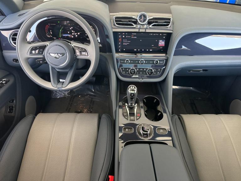 Used 2026 Bentley Bentayga EWB for sale $269,950 at The Luxury Collection Walnut Creek in Walnut Creek CA 94596 4